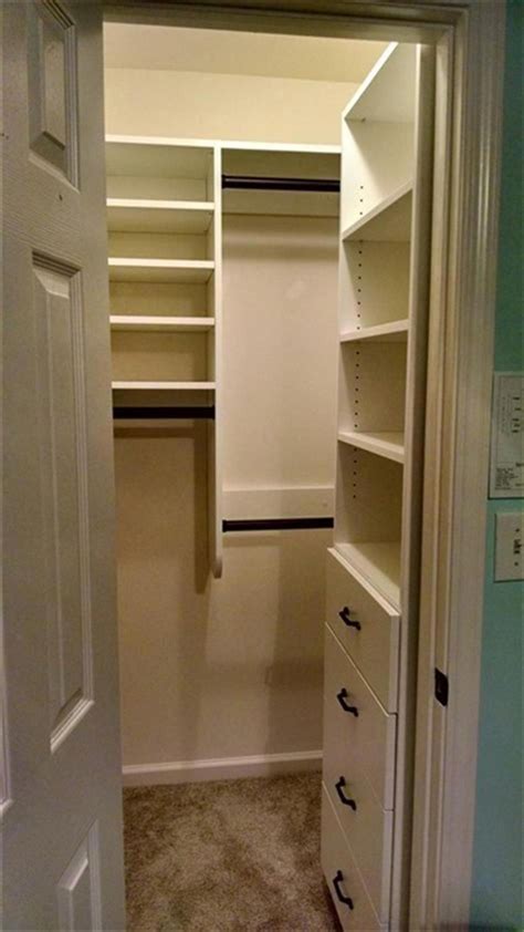 In the center of it all is a storage island for accessories and concealed shoe racks. 40 Best Small Walk In Bedroom Closet Organization and Design Ideas for … | Small closet ...