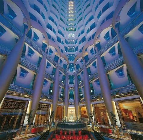 Luxushotel Das Burj Al Arab Schmückt Dubai Seit 10 Jahren Welt