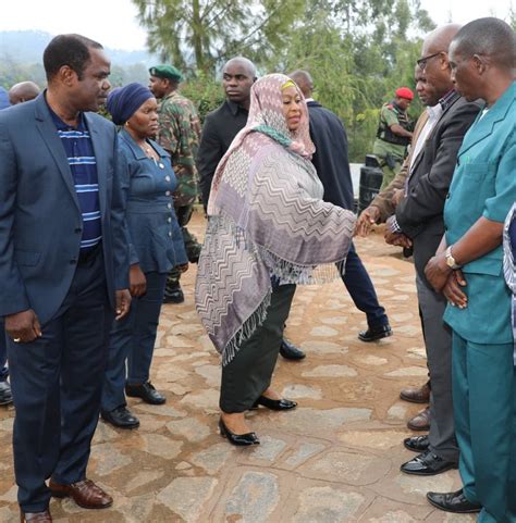 Samia suluhu hassan (born 27 january 1960) is a tanzanian politician who is serving as the sixth and current president of tanzania. MAKAMU WA RAIS SAMIA SULUHU HASSAN AWASILI LUSHOTO MKOANI ...