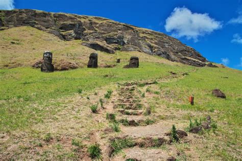 The easternmost polynesian culture, the descendants of the original people of easter island make up. Rapa Nui. Statue Moai à Rano Raraku Sur L'île De Pâques ...