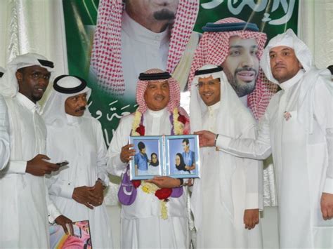 للاستماع الي جميع السور للشيخ. صور.. فنان العرب محمد عبده ضيف سحور الشاعر الحميدى - عين