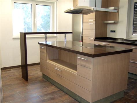 Silestone es una marca registrada, propiedad del grupo cosentino, con la que se identifican superficies constructivas de gran formato compuestas predominantemente por cuarzo natural, que se utilizan principalmente en cocinas y baños domésticos como encimeras. Foto: Cocina Silestone Gedatsu de Marmol Porvi Sl #268403 ...