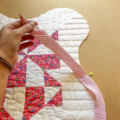 How To Bind Scalloped Edges Scallop Edge Quilt Scalloped Quilt