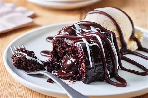 Applebees Triple Chocolate Meltdown Dine In Takeout Or Delivery