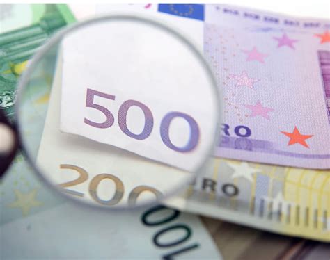 500 euro scheine auf tisch. 500 Euro Scheine Auf Tisch : On The Table In The ...