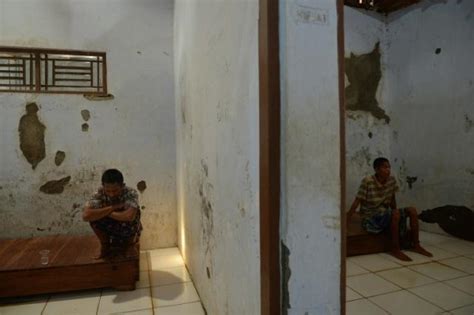 Indonesias Mentally Ill Languish In Shackles
