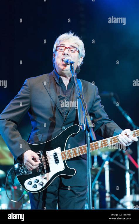 Graham Gouldman Performing With 10cc At Fairports Cropredy Convention