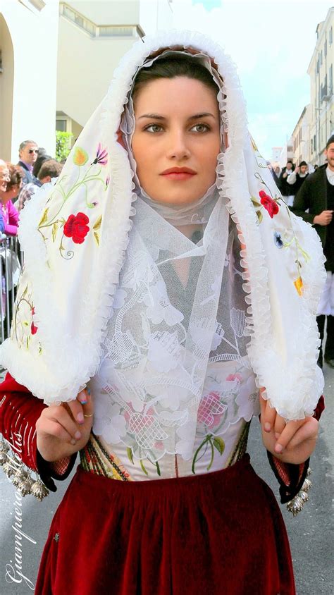 Sardegna Folk Costumes Costumi Sardi Desulodesulu Folk Fashion