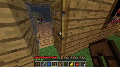 You can make only one type of horse armor, the leather one, which is crafted with seven pieces of leather in the shape of the letter h. Minecraft 1.4 - How to change the color of Leather Armor ...
