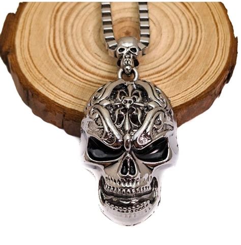 Large Stainless Steel Silver Skull Pendant On Chain Link Necklace