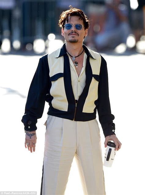 Johnny Depp Kisses Jimmy Kimmel Daily Mail Online