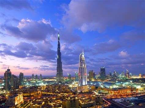 Dubai Wolkenkratzer Gebäude Nacht Lichter Wolken 1080x1920 Iphone