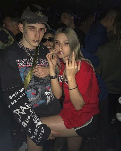 Pin By Milagros López On Edgy Skater Couple In 2020 Grunge Couple Couple Aesthetic Bad Girl