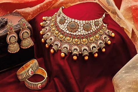 6 Facts About Modern Flavour Of The Old Traditional Meenakari Jewellery