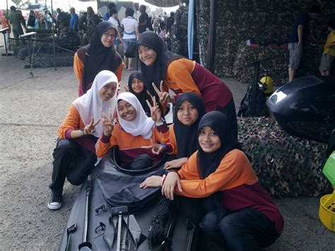 حسین اُون ) was the third prime minister of malaysia, serving in this role from 1976 to 1981. ~TINTA ASRAMA SSN SMK TUN HUSSEIN ONN,KLUANG: KEM MAHKOTA 2011