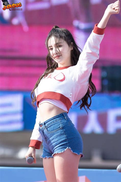 This Is The Most Sexiest Out Fit Of Momoland Nancy Sexy K Pop Nancy Momoland Asian Beauty