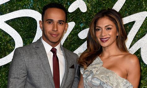 Nicole Scherzinger e ex namorado Lewis Hamilton têm vídeo íntimo vazado por hackers diz jornal