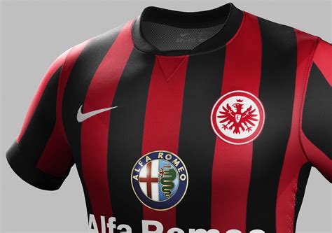 Filip kostic (eintracht frankfurt) left footed shot from the centre of the box is saved in the bottom right corner. Camisetas Nike Eintracht Frankfurt 2014/15