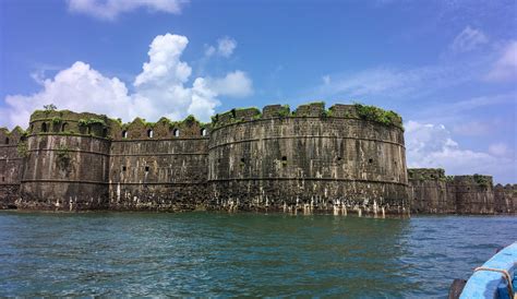 Marvel At These Six Sea Forts In Maharashtra On Your Next Getaway