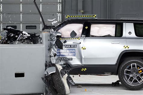 Rivian R1s Receives Top Safety Award In Iihs Tests Joining R1t And