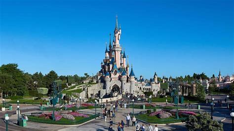 Find theme parks, disney and partner hotels, dining and entertainment. Disneyland Paris Sets Phased Re-Opening Dates - Deadline