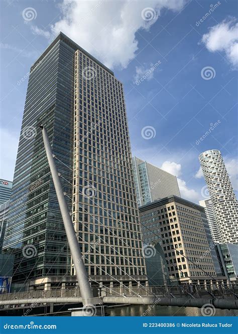 Modern Architecture In Canary Wharf London England With Amazing