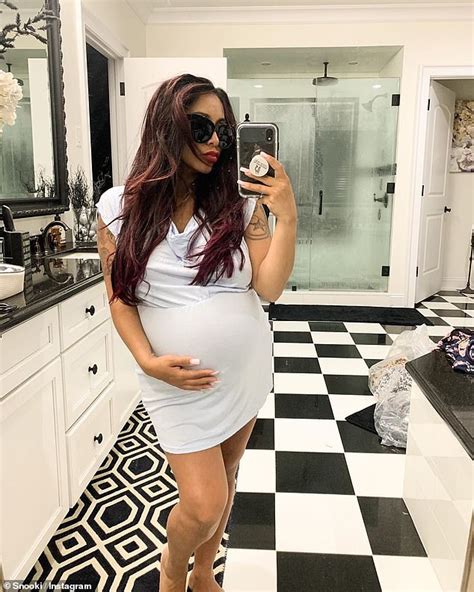 Nicole Snooki Polizzi Models A White Maternity Dress In Her Bathroom