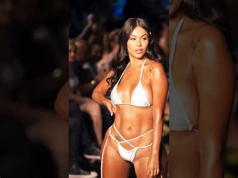 9 Hot Sexy Nicole Bernardes Bikini Pics