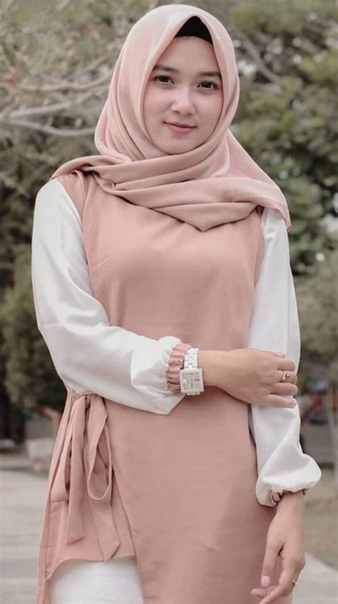 Pin Oleh Binsalam Di Hijab Cantik Di 2020 Gaya Hijab Model Pakaian