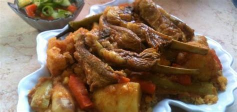 المطبخ الليبي واحد من أشهر المطابخ في الوطن العربي ، حيث يتميز بالكثير من وصفات الطعام اللذيذة ، وهناك شبه كبير ما بين أكلات المطبخ الليبي. طريقة عمل أكلات ليبية - موضوع