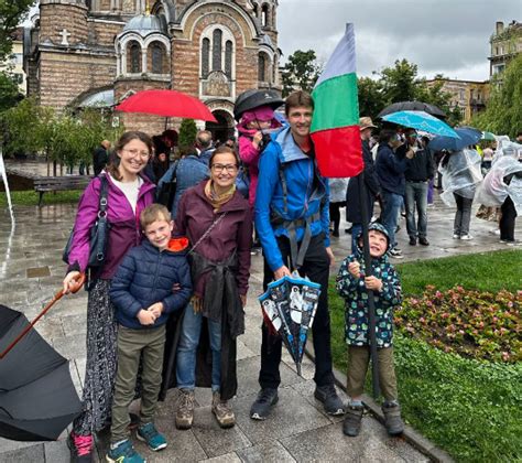 Два различни свята Българска Национална Медия