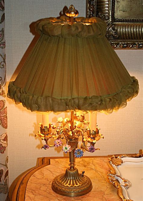 A Beautiful 1910 Austrian Guilt Bronze Table Lamp With Porcelain