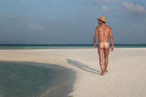 Seis em cada dez espanhóis estão dispostos a visitar uma praia nudista este verão Os Naturistas