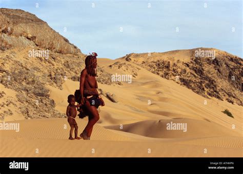 Himba Woman Namibia Nomad Fotos Und Bildmaterial In Hoher Aufl Sung