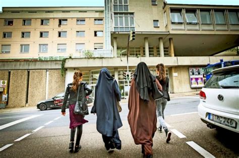 Aktuell scheinen keine termine im vorverkauf zu sein. Flüchtlinge kommen in den Südwesten: Von München ins ...