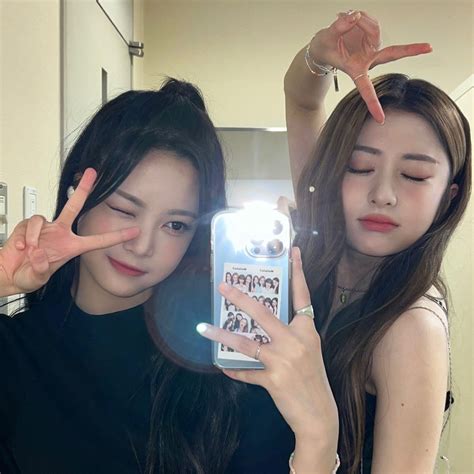 Lesserafim Eunchae Yunjin Icon Mirror Selca Kpop Girl Groups Korean