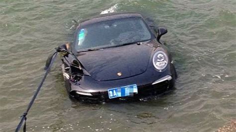 Man Crashes Porsche 911 Into Lake Car News Carsguide