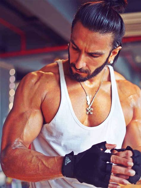 Ranveer Singh Flaunts His Ripped Physique Zaa News