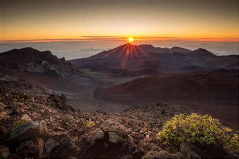 How To Catch The Sunset Atop Mauis Haleakalā Volcano