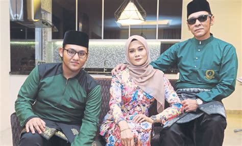 Yusof (divorced) fatimatuzahra abdul samad (divorced). Berteman ke mana saja | Harian Metro