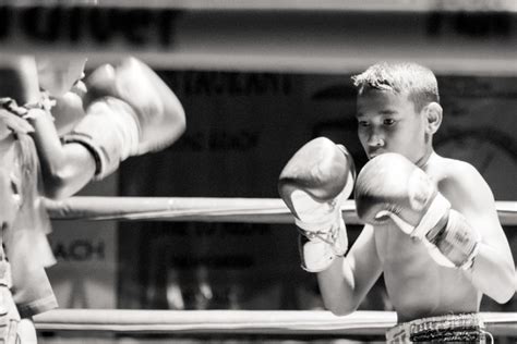 pam et la photo en voyage en thaïlande combat de boxe thaï