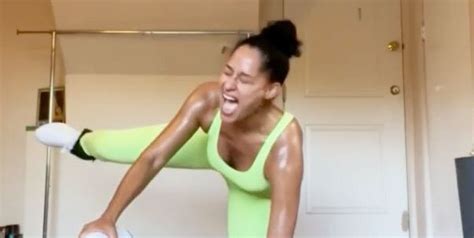 Tracee Ellis Ross 47 Shows Off Abs In Workout Instagram Video