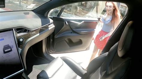 Le Premier Film Xxx Tourné Dans Une Tesla Sur Lautopilote Passion Autos