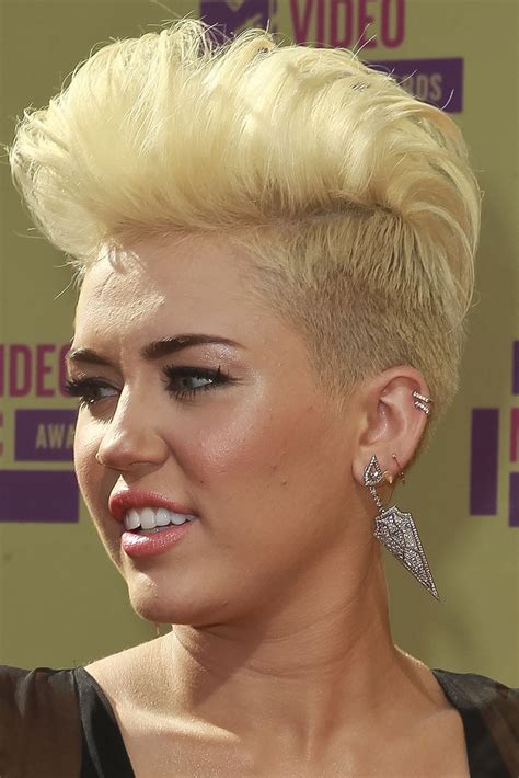 Miley Cyrus Hairstyles At Mtv Vmas 2012 Trends Hairstyles