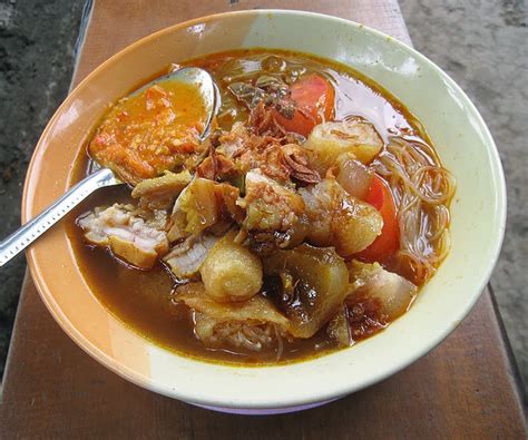 Jun 23, 2021 · cara membuat buntut sambal kecombrang: Resep Cara Membuat Soto Mie Bogor Asli Spesial | Resep ...