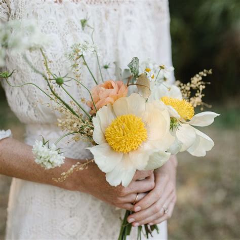 42 Insanely Stunning Spring Wedding Bouquets