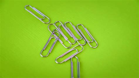 Check spelling or type a new query. How To Escape Handcuffs Using A Paper Clip - Family Survival Headlines