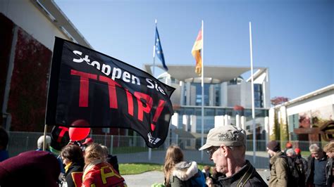 bildergalerie zehntausende demonstrieren gegen ttip und ceta südwest presse online