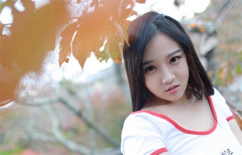 Xu Weiwei A Pure And Cute Girl Shows Her Portrait Outdoors And Her