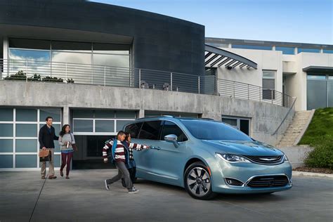 Chrysler Says Goodbye To Town And Country And Welcomes 2017 Pacifica